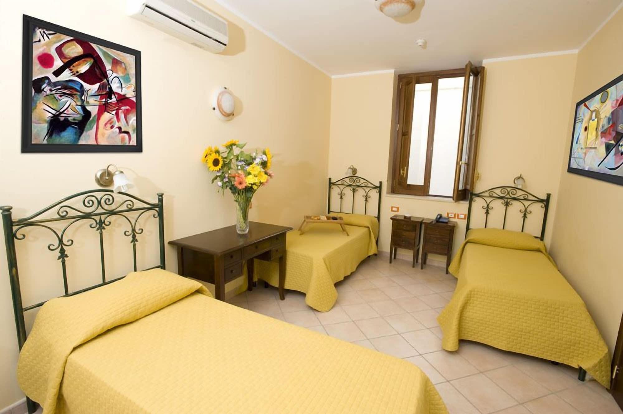 Columbia Hotel 2*