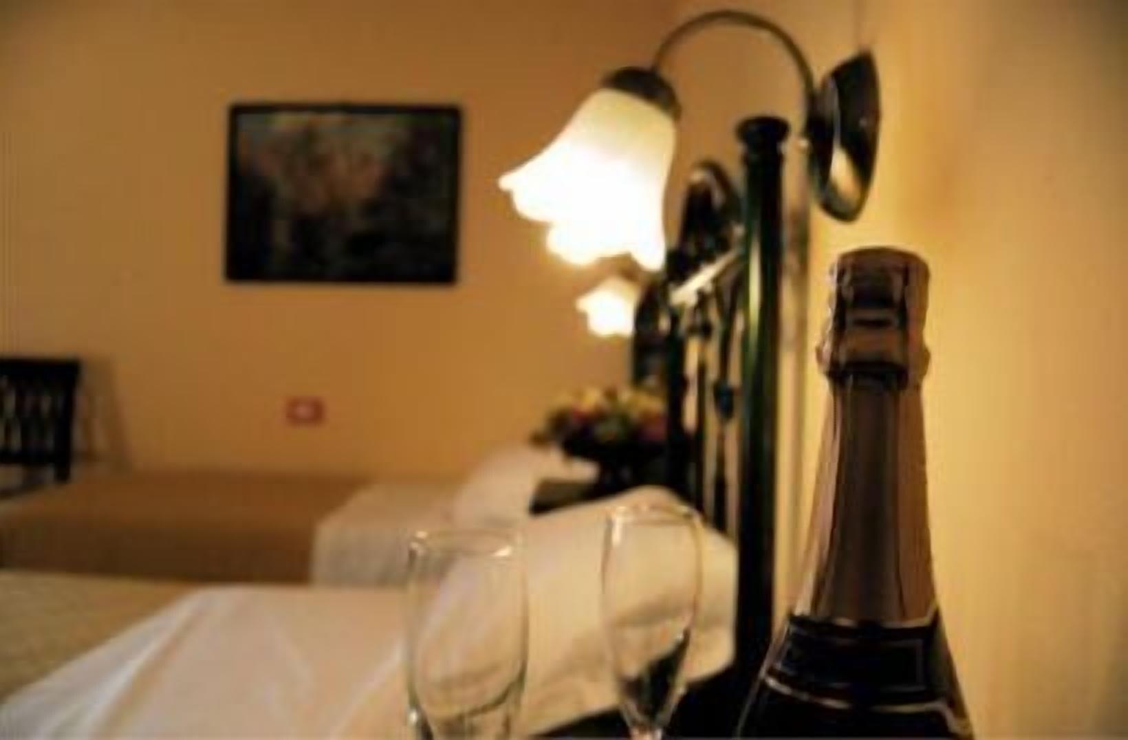 Columbia Hotel 2*